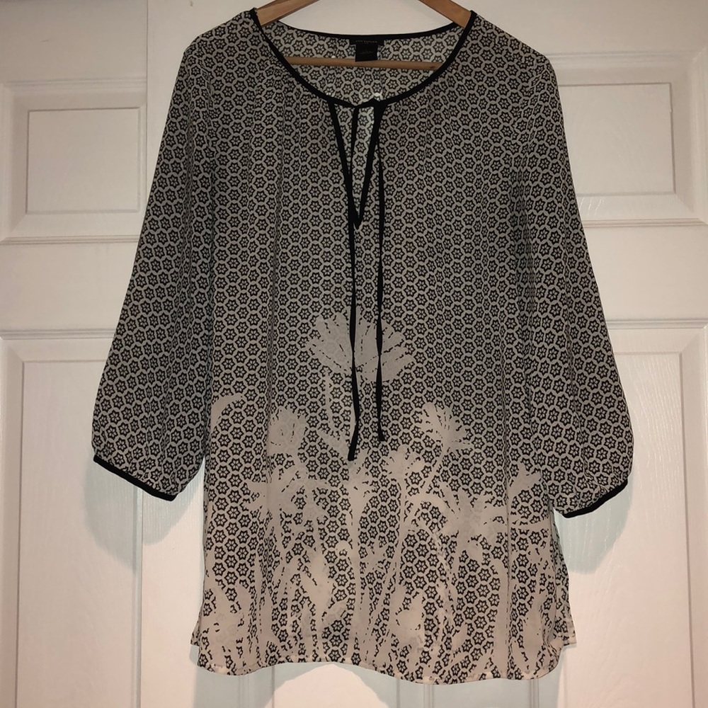 ✨ANN TAYLOR Black & White Flower Top
